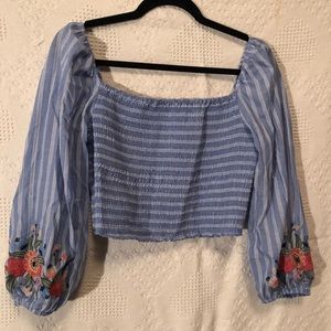 Floral detail, scrunch crop top 3/4 sleeves